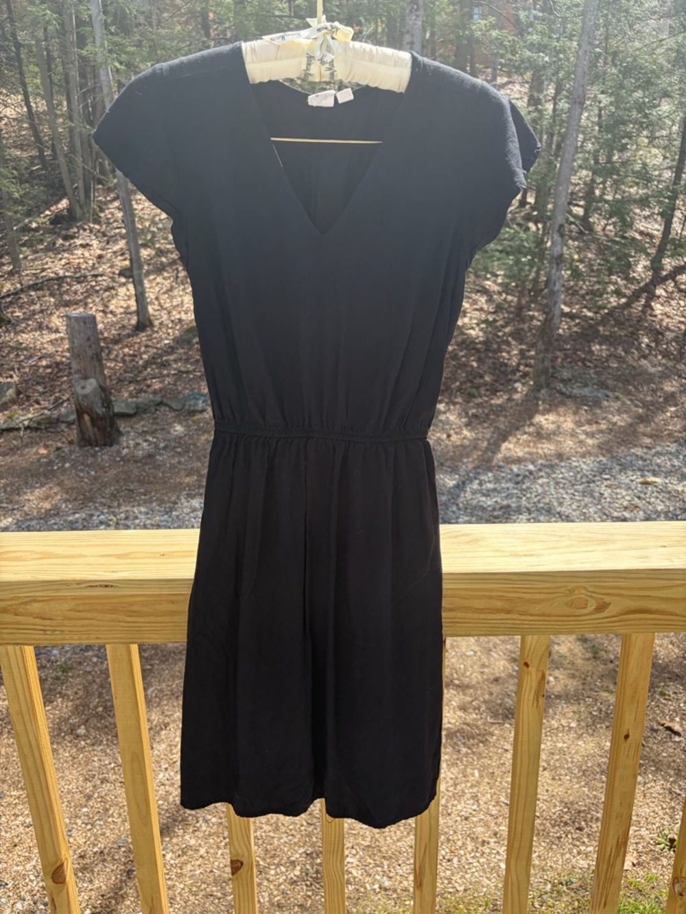 GAP Black V-Neck Short Sleeve Elastic Waist Dress